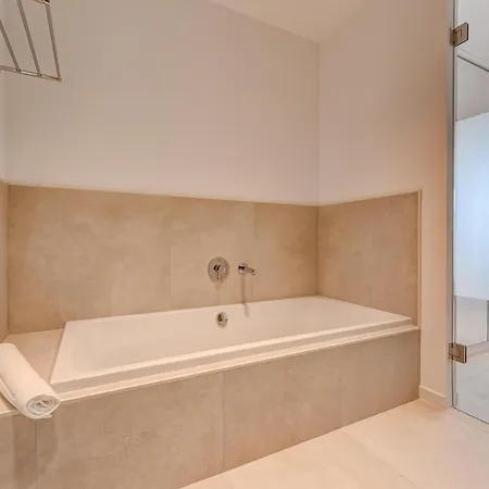 Aquasuites Luxury B10 公寓 *